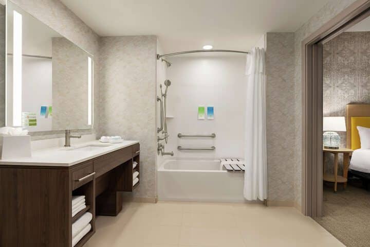 Room 17 of 38