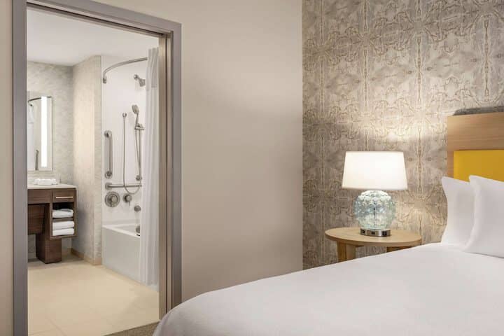Room 16 of 38